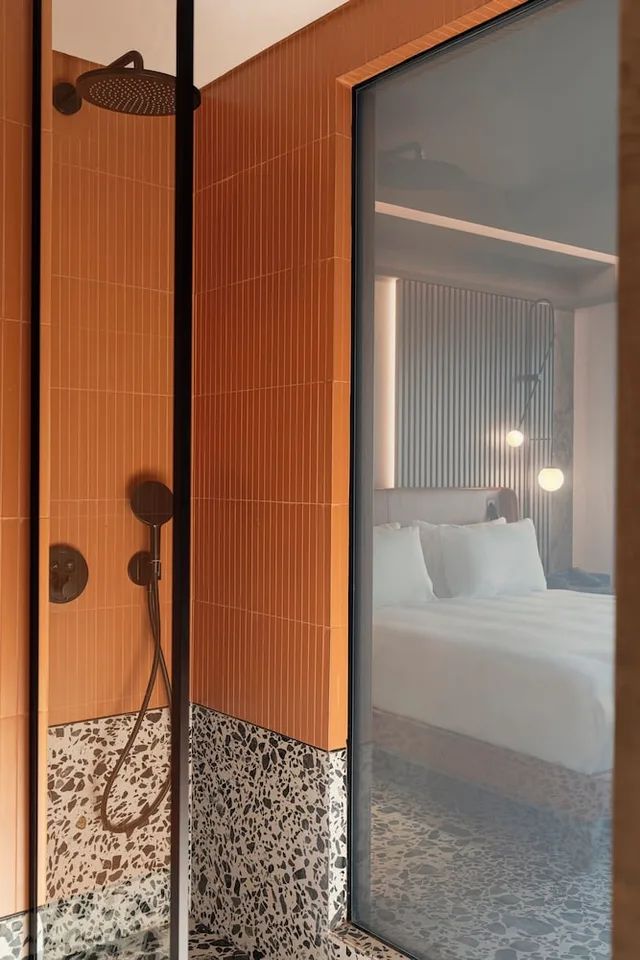 غرفة ديلوكس بسرير كوين بإطلالة على المدينة، Movenpick Hotel Istanbul Marmara Sea 3/4