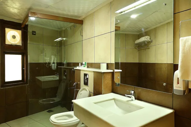 Pool, Villa, King Bed، Vythiri Village 4/4