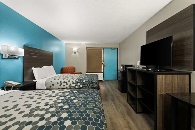 Standard, 2 Double Beds, Rodeway Inn Richmond West End 1/1