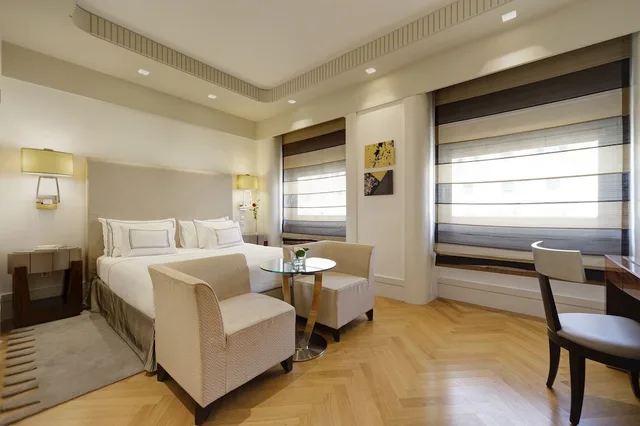 غرفة كلاسيكية بسرير كوين، Melia Genova 2/10