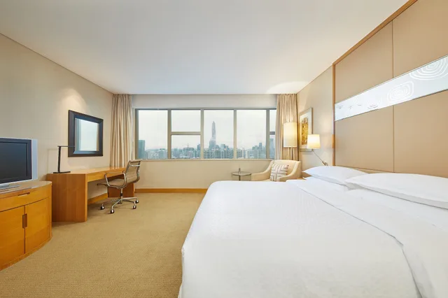 Executive, King Bed, Four Points By Sheraton 2/6