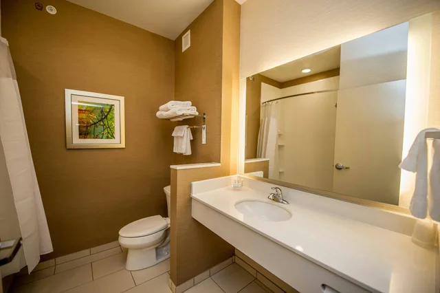 غرفة، Fairfield Inn Suites Cambridge 4/5