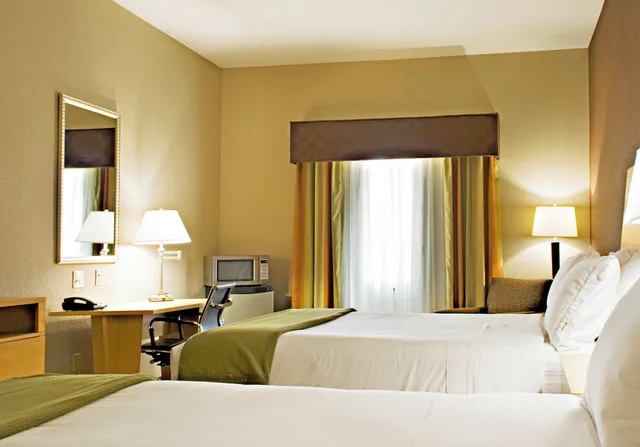غرفة قياسية بسريرين كوين لذوي الإعاقة، Holiday Inn Express Hotel And Suites Borger 1/2