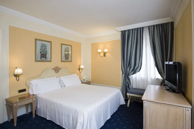 Classic, Double Bed, Palazzo Alabardieri 6/10