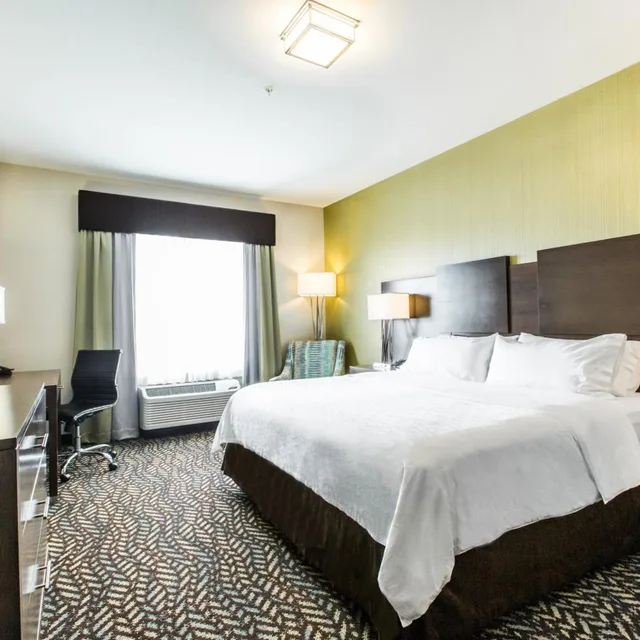 جناح بسرير كينج بمطبخ صغير، Holiday Inn Express & Suites Spruce Grove - Stony Plain 3/6