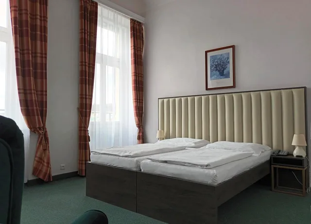 Room, Double or Twin Bed, Pool Access، Hotel Maxim 5/10