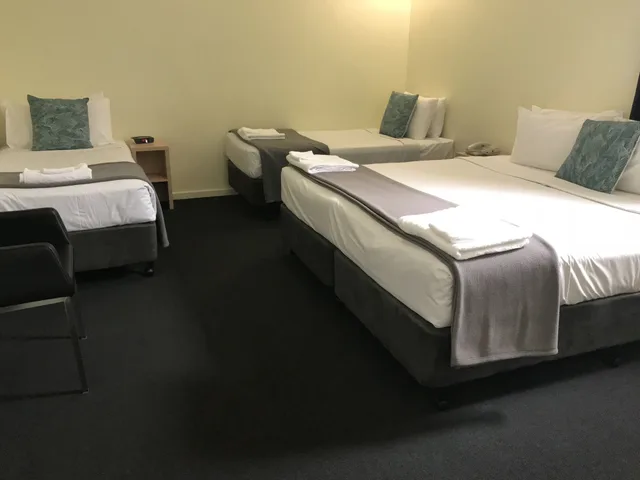 Miami, Quadruple, King and Twin Beds, Miami Hotel Melbourne 1/3