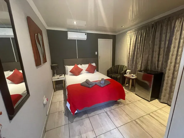غرفة بسرير مزدوج بشرفة، Marion Lodge 2/3