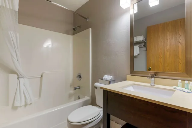 غرفة قياسية بسريرين كوين للمدخنين، Quality Inn Sallisaw 3/3