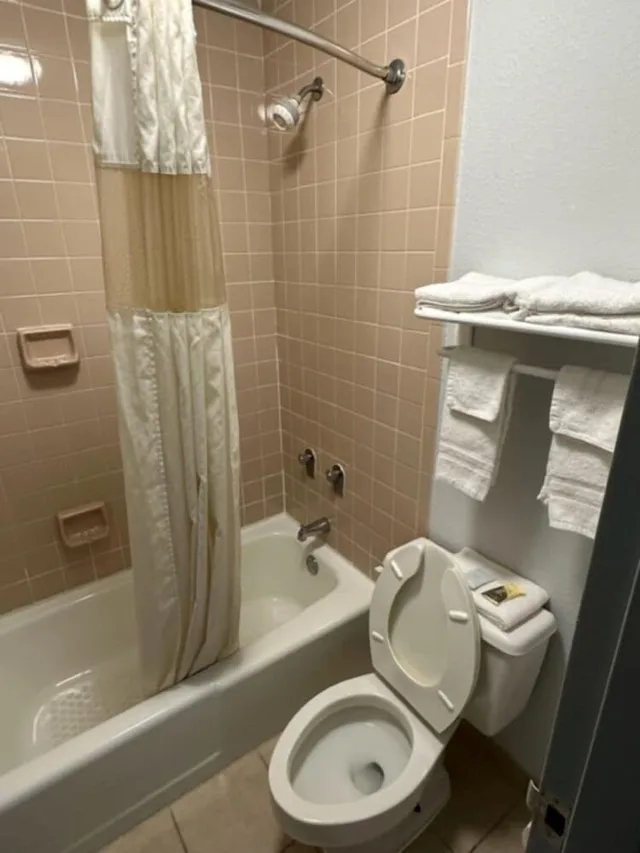 غرفة قياسية بسرير كينج، Homelodge Newnan 3/3