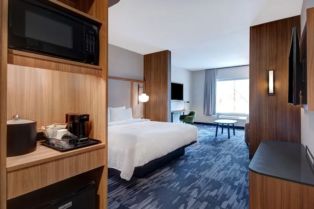 جناح بسرير كينج مع أريكة لذوي الإعاقة، Fairfield Inn & Suites Rochester Hills 3/6