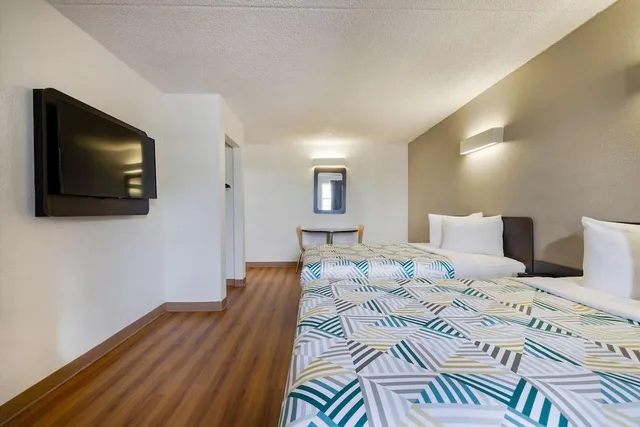 Deluxe, Multiple Beds، Motel6 Beaumont, TX 1/1