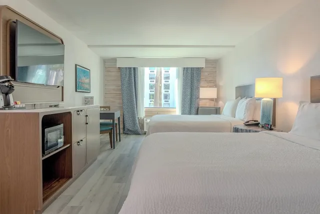 غرفة قياسية بسريرين كوين، Holiday Inn Resort South Padre Island Beach Front 8/9