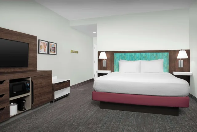 غرفة بسرير كينج مع أريكة، Hampton Inn Dandridge, TN 3/5