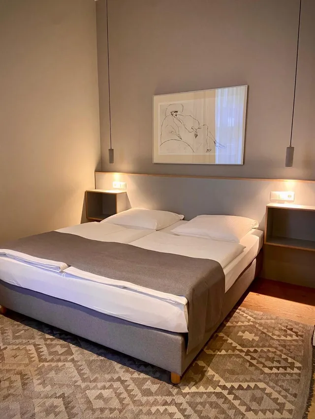 غرفة ثلاثية، Hotel 38 3/10