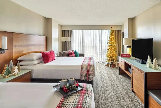 غرفة بسريرين مزدوجين بشرفة بإطلالة، San Antonio Marriott Riverwalk Hotel 5/7
