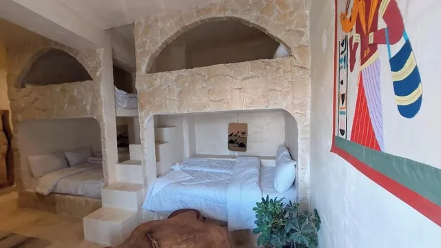 غرفة عائلية بسريرين كينج وسرير بطابقين بإطلالة على المدينة، 3 Pyramids View Inn 2/9
