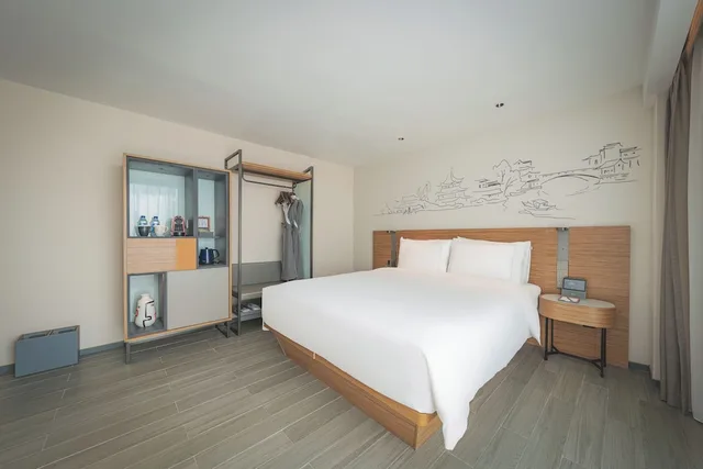 Executive, King Bed, UrCove by Hyatt Nanjing Downtown 4/9