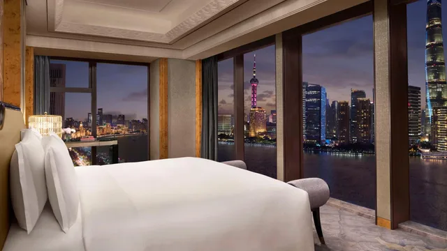 Bund, Panoramic, with View، The St. Regis Shanghai on the Bund 3/6