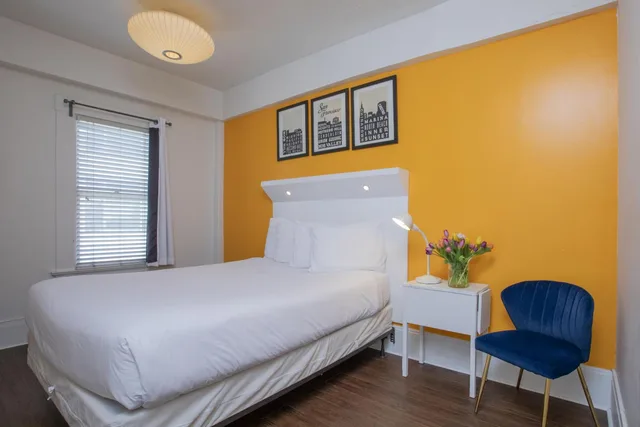 غرفة قياسية بسرير كوين، Edwardian Hotel 3/10