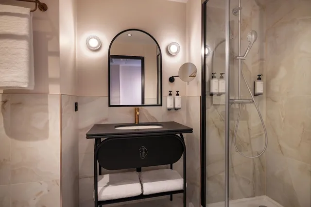 غرفة سوبيريور بسرير كينج لذوي الإعاقة، Hotel Maison Hamelin Paris - Handwritten Collection 3/3
