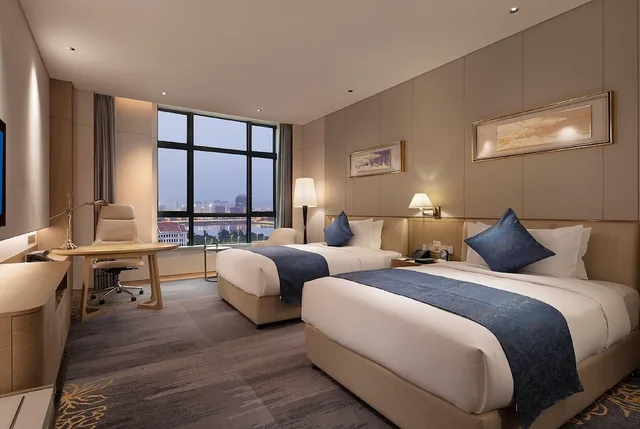 غرفة ديلوكس بسريرين منفصلين بإطلالة على البحيرة، Howard Johnson by Wyndham Jimei Lake Plaza Xiamen 1/1