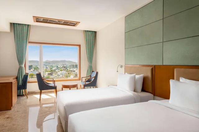 غرفة بريميوم بسريرين منفصلين، Howard Johnson by Wyndham Udaipur Roop Nagar 1/1