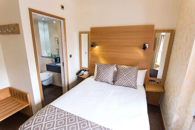 Budget, Double Bed, The Fairlawns Hotel And Spa 1/8