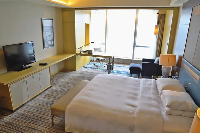 غرفة كلوب بسرير كينج، Renaissance Huizhou Hotel 3/7