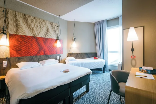 غرفة قياسية بسرير مزدوج وسرير فردي، IBIS SAINT MALO PLAGE 8/10