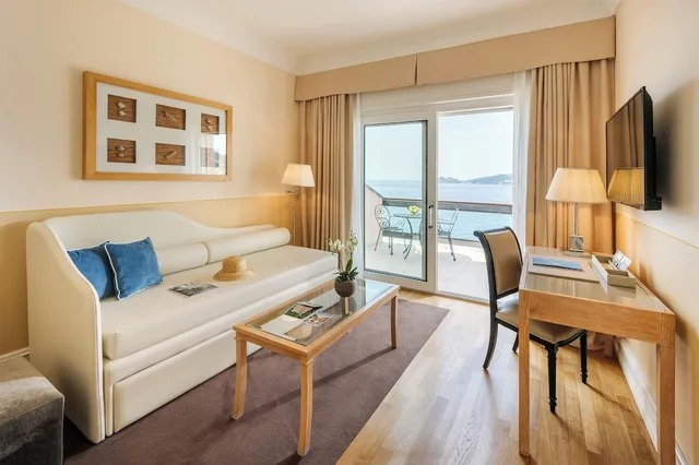 جناح تنفيذي بسرير كوين بإطلالة على البحر بشرفة، Grand Hotel Bristol Resort and Spa 6/10