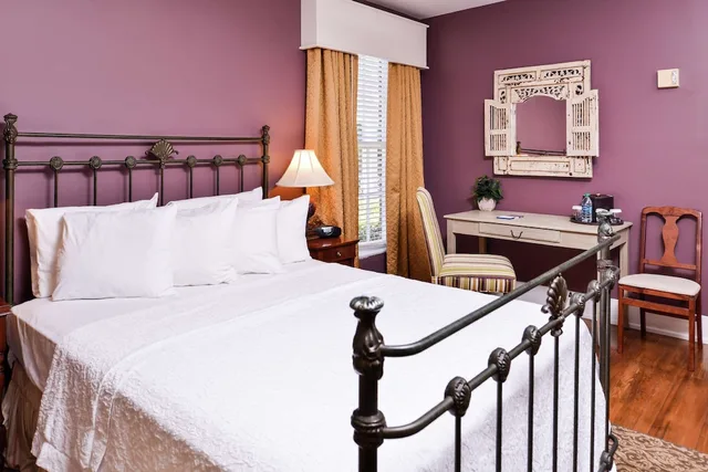 Queen Bed, Bathtub, Hampton Inn Lexington-Historic District 1/4
