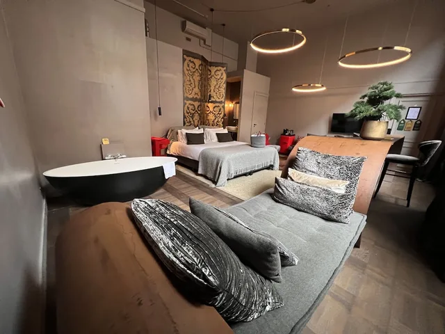 جناح رئاسي بسرير كينج بحوض استحمام في الطابق الأرضي، Boutiquehotel Staats 9/10