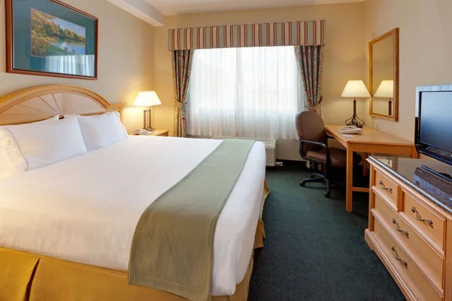 غرفة قياسية بسرير كينج، Holiday Inn Express Hotel Amp Suites Watertown Thousand Island 5/9