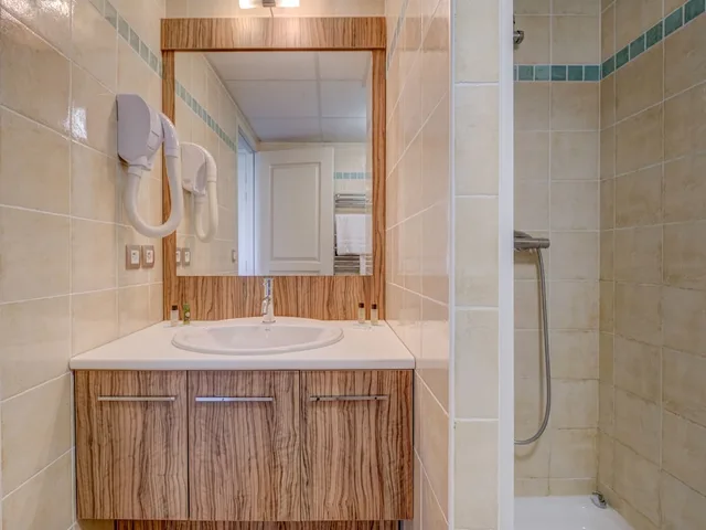 استوديو بسرير مزدوج بشرفة، Residence Le Domaine de Camiole - Vacanceole 6/7