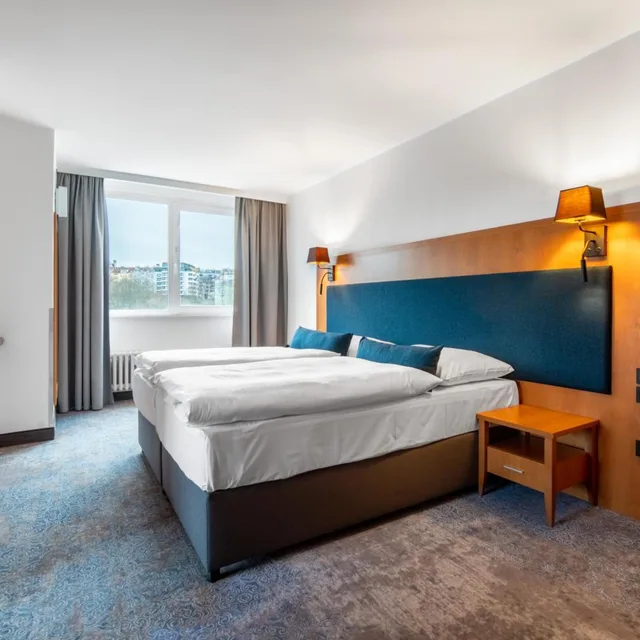 Classic, Suite, King Bed, Pool Access، OREA HOTEL PYRAMIDA 5/10