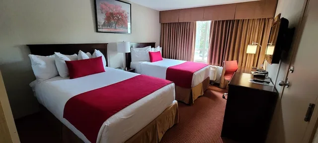 غرفة قياسية بسريرين مزدوجين بإطلالة على المتنزه بشرفة، SureStay by Best Western Richmond Vancouver Airport 2/3