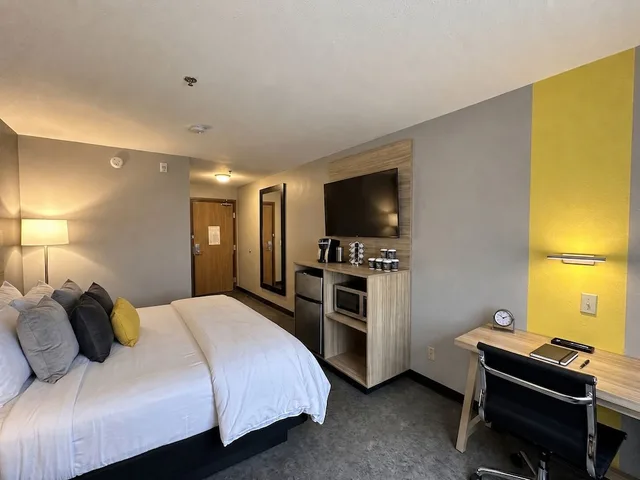 غرفة بسرير كينج لذوي الإعاقة، Super 8 By Wyndham Irving Dfd Airport South 2/3
