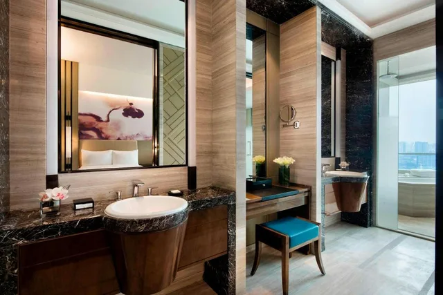Guest Room, 2 Double Beds, City View, Main Tower، Jw Marriott Hotel Shenzhen Bao An 2/2