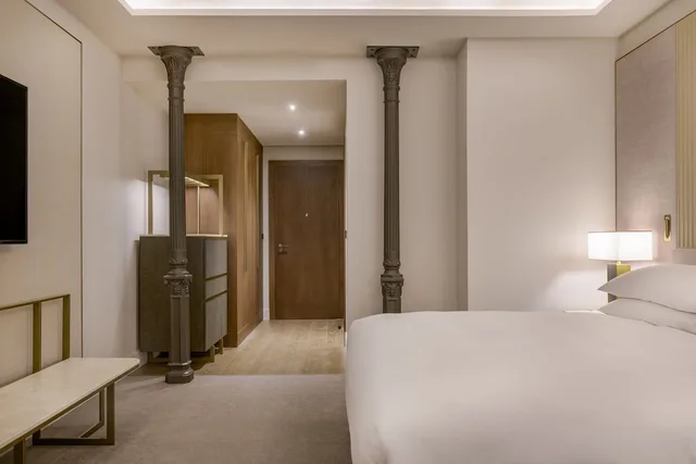Deluxe, King Bed, Balcony, JW Marriott Hotel Madrid 2/4