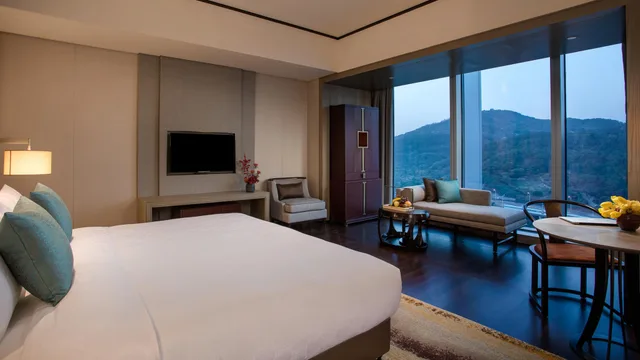 غرفة بسرير كينج، Hualuxe Hotels Resorts Xiamen Haicang 3/6