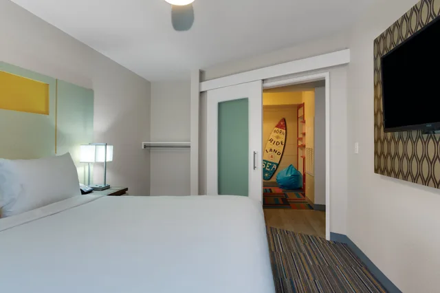 3 Bedrooms, Family Suite, 2 King Beds, Bunk Bed, Accessible, Holiday Inn Resort Orlando Suites - Waterpark 2/10