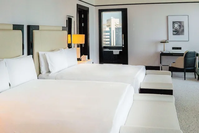 غرفة متصلة عائلية بسرير كينج، Waldorf Astoria Doha West Bay 3/9