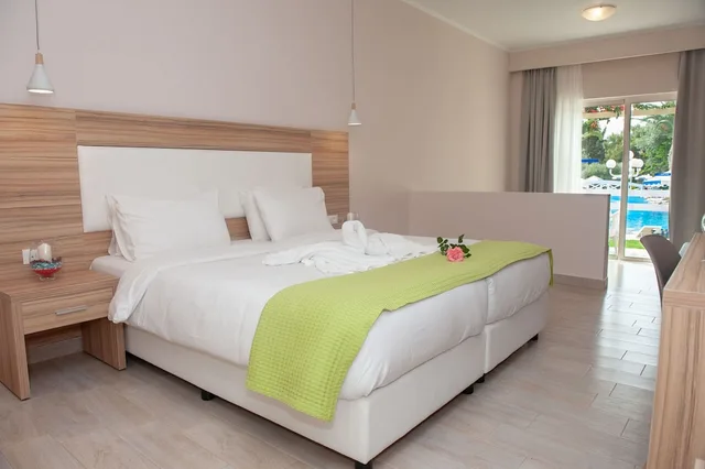 بنغل سوبيريور بسريرين منفصلين مع أريكة، Filerimos Village Hotel 1/4