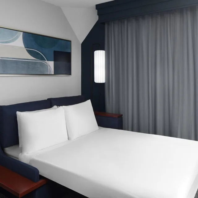 غرفة بسرير كينج بحوض استحمام لذوي الإعاقة، Courtyard by Marriott San Diego - Rancho Bernardo 4/6
