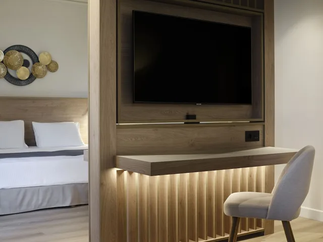Family Suite, Open Plan, Double Bed, Partial Sea View, Sofa، Atlantica Ocean Beach Resort 2/2