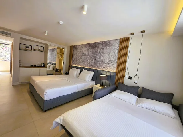 غرفة بريميوم بسريرين منفصلين بإطلالة على البحر، The New Mediteran Hotel Villa Edition 4/10