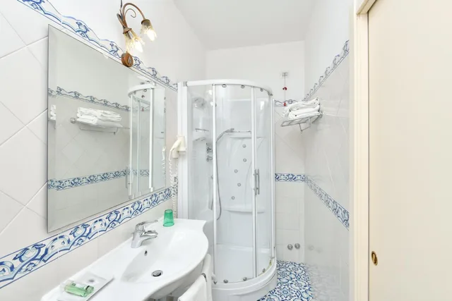Standard, Double Bed, Lateral Side Sea View, Annex، Villa Sirio Hotel 5/5