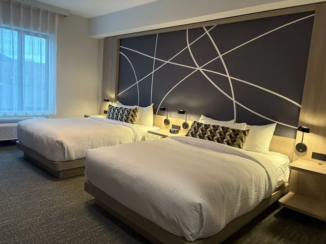 غرفة بسريرين كوين، La Quinta Inn & Suites by Wyndham Kelowna BC 1/8