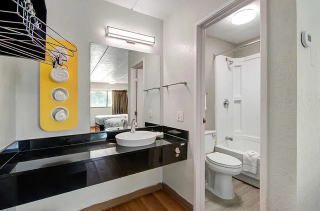 2 Full Beds - Micfridge، Motel6 York, PA 4/4